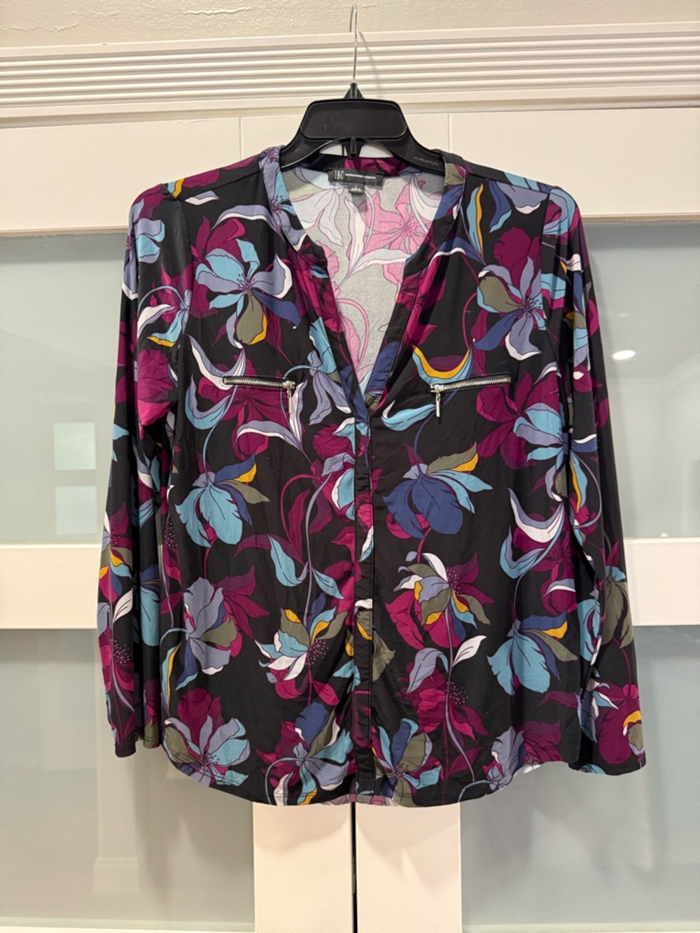 INC International Concepts Women's Purple Floral V-Neck Blouse Size Large - Picture 2 of 7